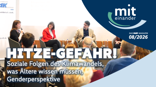 Podiumsdiskussion mit mehreren Personen vor Publikum. Darüber steht der Titel Hitze-Gefahr.